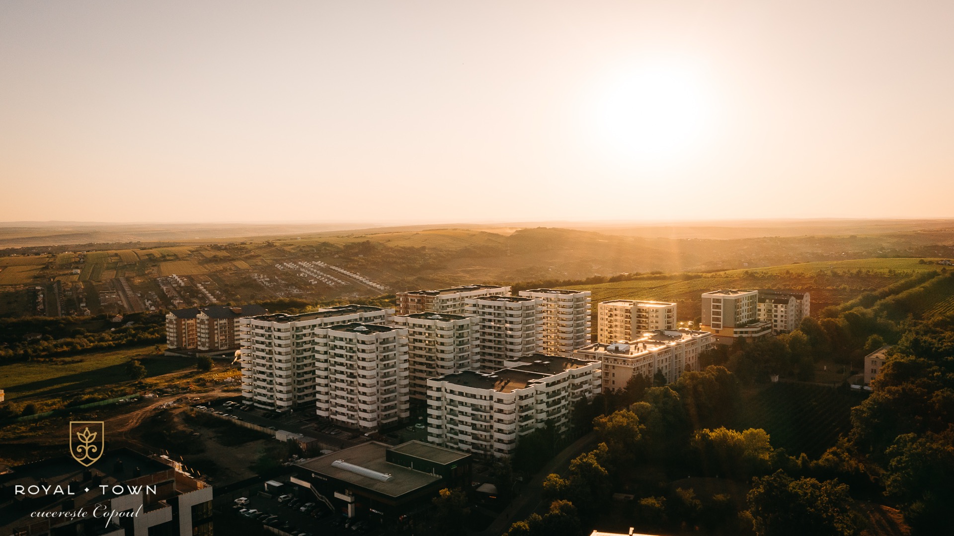 Royal Town — panoramă aeriană la apus